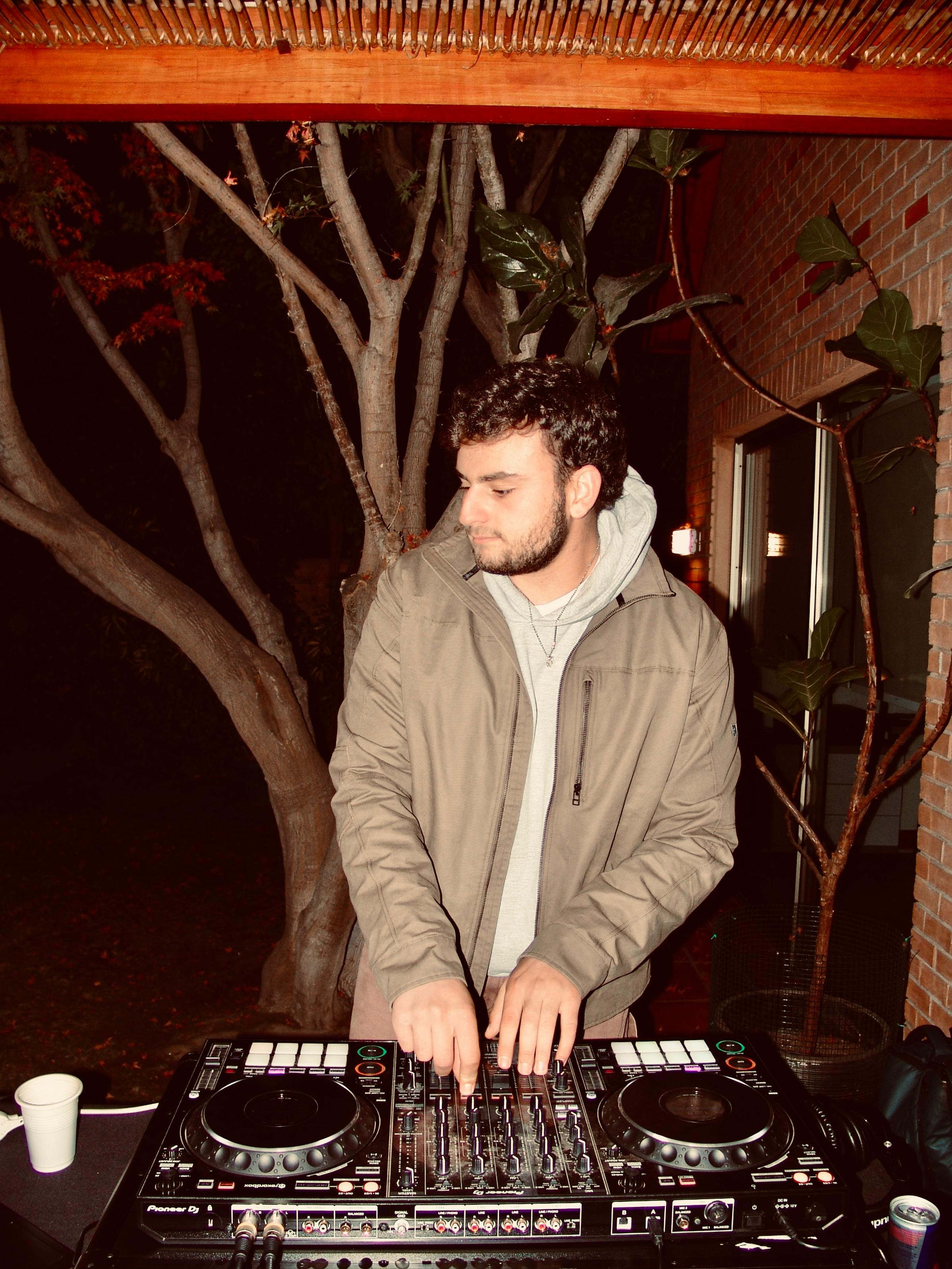 DJ Stranger en set