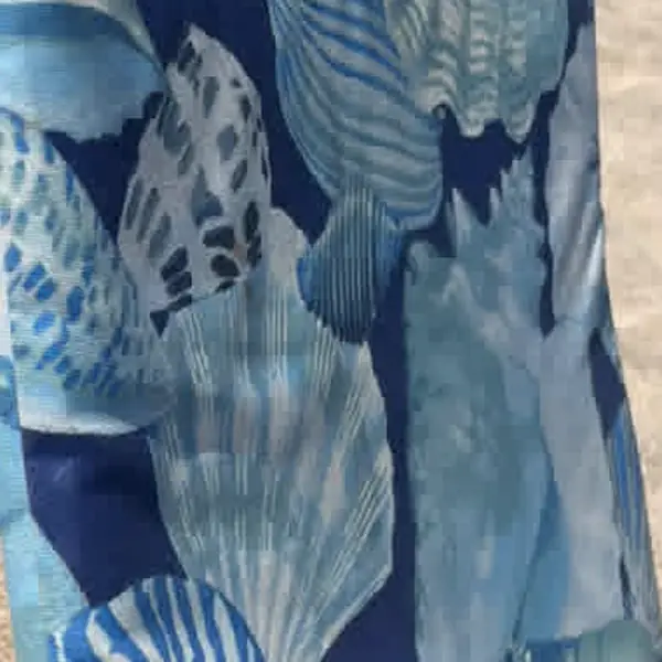 Estampado de conchas marinas azul y celeste del cojín